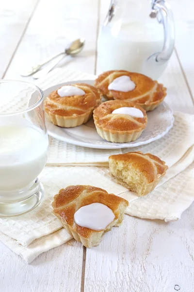 Pastry and fermented milk drink — Stock Photo, Image