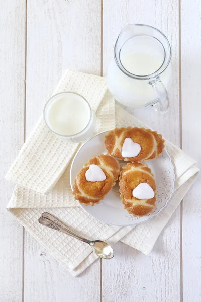 Pastry and fermented milk drink — Stock Photo, Image