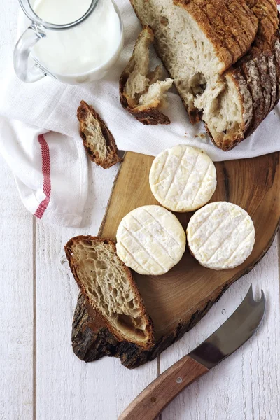 Goat cheese and  country  bread — Stock Photo, Image