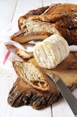 Keçi peyniri ve ülke ekmek