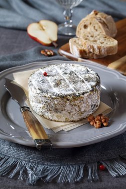 Fransız inek süt peynir ve armut