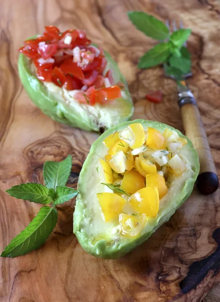 Avokado dolması domates