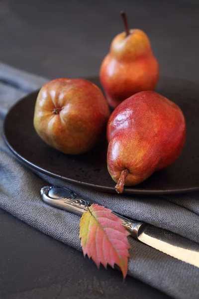 Three red autumn pears — Stock Photo, Image