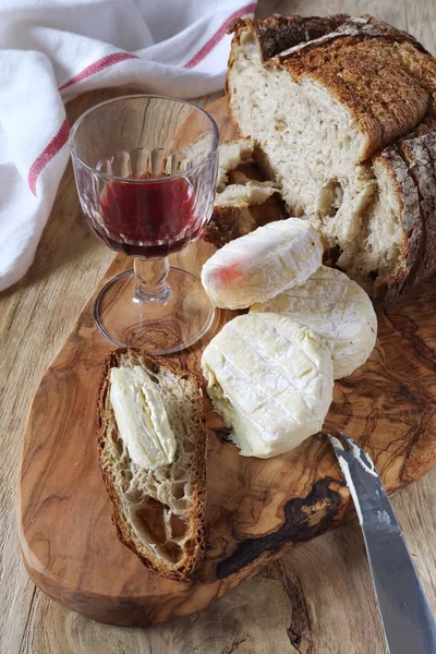 Goat cheese, country  bread and wineglass — Stock Photo, Image