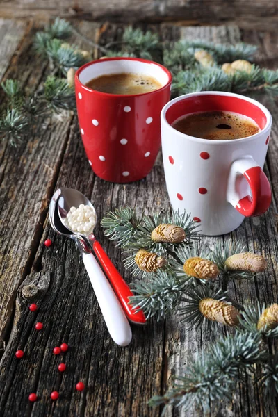 New Year's mood: two cups of coffee and pine branches — Stock Photo, Image
