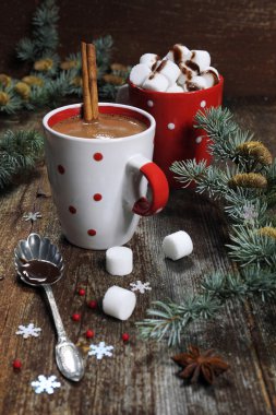 İki sıcak çikolata