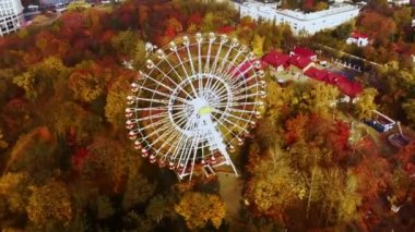 Minsk dönme dolap sonbahar drone görüntüsü