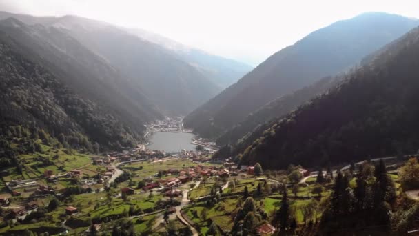 Vista aérea del dron del lago Uzungol — Vídeos de Stock