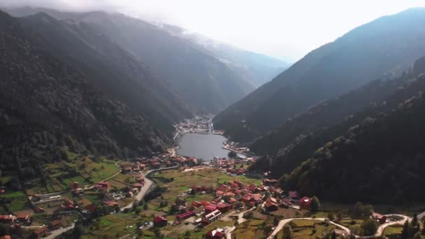 Vista aérea del dron del lago Uzungol — Vídeo de stock