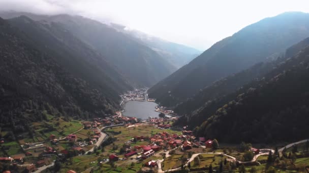 Vista aérea del dron del lago Uzungol — Vídeos de Stock
