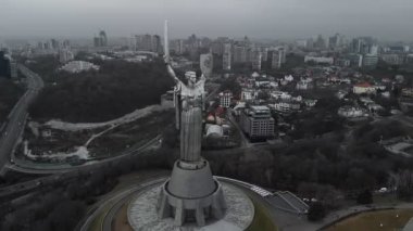 Anavatan Anıtı Ukrayna 'nın başkenti Kiev' de anıtsal bir heykeldir.. 