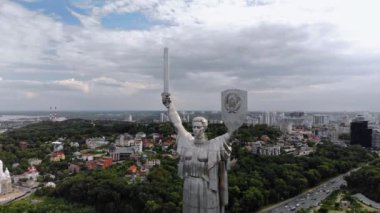 Anavatan Anıtı Ukrayna 'nın başkenti Kiev' de anıtsal bir heykeldir.. 