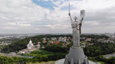 Anavatan Anıtı Ukrayna 'nın başkenti Kiev' de anıtsal bir heykeldir.. 