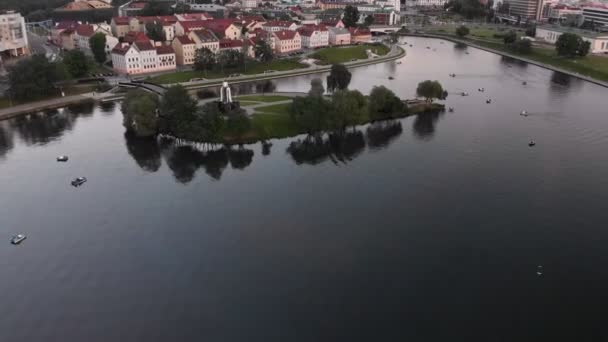 Luchtfoto drone zicht op Nemiga — Stockvideo