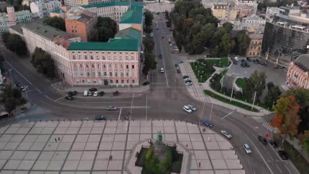 Αεροφωτογραφία του καμπαναριού και του καθεδρικού ναού του Αγίου Σοφίας στο σούρουπο του Κιέβου, Ουκρανία — Αρχείο Βίντεο