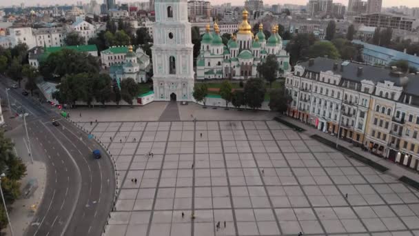 Veduta aerea del campanile e della Cattedrale di Saint Sophias al crepuscolo Kiev, Ucraina — Video Stock