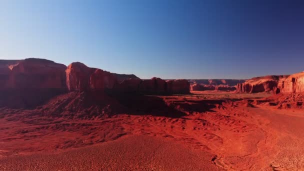 Monumento a las formaciones rocosas del valle en tierra Navajo — Vídeos de Stock