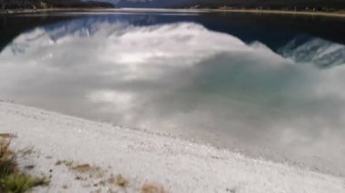 Sarı ağaçlı Kananaski Dağları 