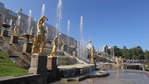 Drohnenblick auf die Sehenswürdigkeiten von Sankt Petersburg — Stockvideo