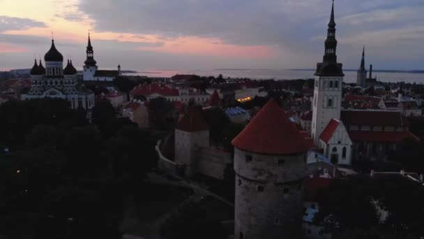 Tallinn vista aérea sobre a cidade velha — Vídeo de Stock