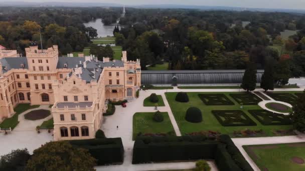 Lednice kasteel unesco luchtfoto uitzicht — Stockvideo