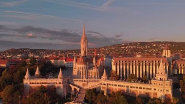 Matthias Kilisesi ve Budapeşte 'deki Balıkçı Kalesi