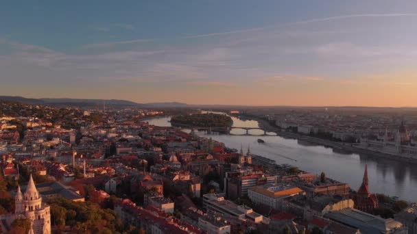 Matthias Kilisesi ve Budapeşte 'deki Balıkçı Kalesi — Stok video