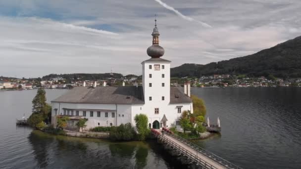 Landschappelijk uitzicht op Gmunden Schloss Ort — Stockvideo