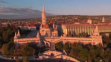 Matthias Kilisesi ve Budapeşte 'deki Balıkçı Kalesi