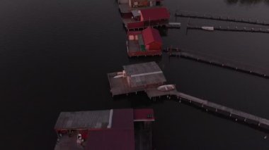 Macaristan 'da yüzen köy Bokodi 