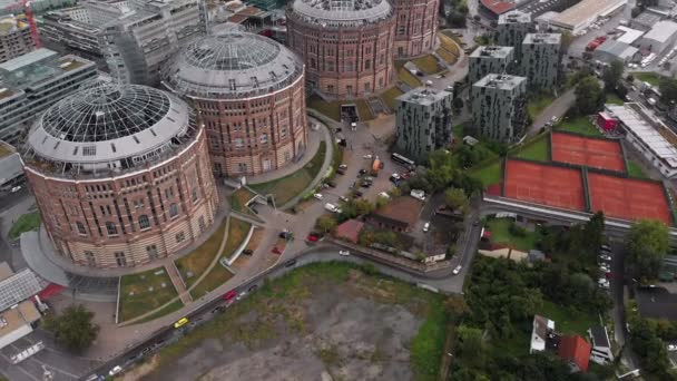 위에서 본 비엔나 의 가스 미터 건물 — 비디오