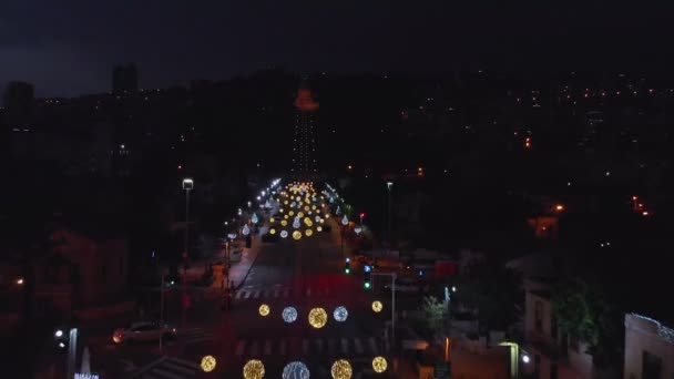 Χριστουγεννιάτικα στολίδια στη Χάιφα του Ισραήλ — Αρχείο Βίντεο