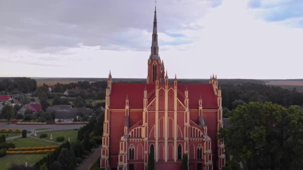 Holy Trinity är en katolsk kyrka — Stockvideo