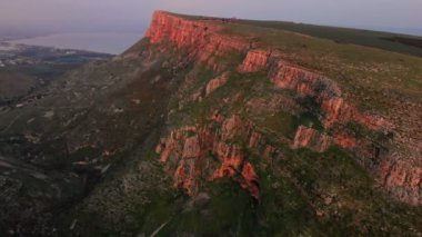 Mt. Galile Denizi 'nin yanındaki Arbel.