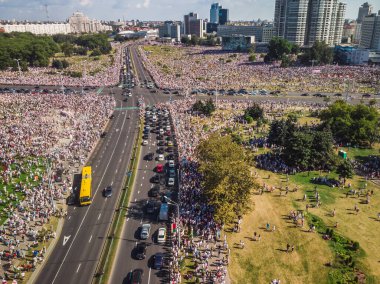 Beyaz Rusya tarihindeki en büyük protestoların hava görüntüsü. Minsk, Belarus 2020 seçimleri.