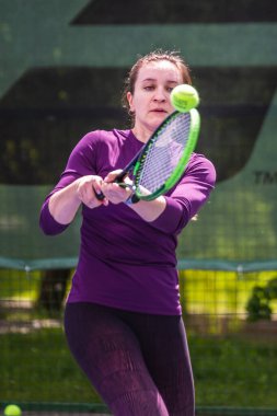 Sabah tenis antrenmanı