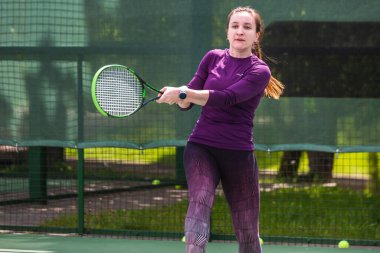 Sabah tenis antrenmanı