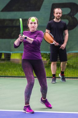 Sabah tenis antrenmanı