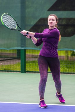 Sabah tenis antrenmanı