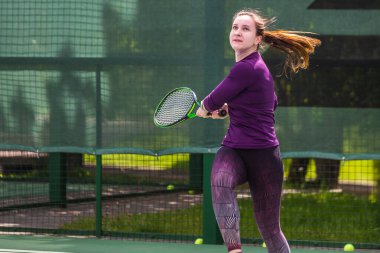 Sabah tenis antrenmanı