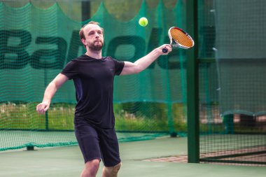 Sabah tenis antrenmanı