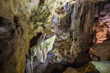 Karaca Mağarası bir mağara ağıdır.