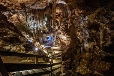Karaca Mağarası bir mağara ağıdır.