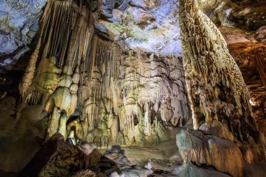 Karaca Mağarası bir mağara ağıdır.