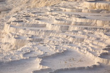 Pamukkale (Türkçe: Pamukkale), Denizli ilinin bir ilçesidir. Bu bölge termal kaynak suyunun akışından kalan karbonat mineraliyle ünlüdür..