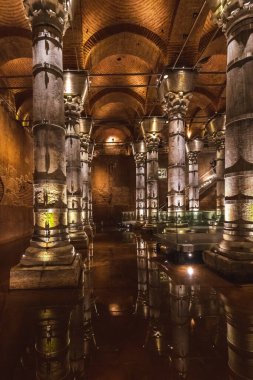 Sarnıç 428 ve 443 yılları arasında inşa edildi. Theodosius tarafından inşa edilmiş. Bozdogan nehri tarafından şehre taşınan su burada depolandı. İstanbul, Türkiye - 30 Eylül 2020.