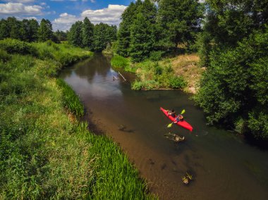 Beyaz Rusya 'da kayak yapmak için ünlü Isloch nehri manzarası..