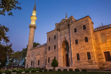 Süleyman Camii 'nin mavi saati, İstanbul, Türkiye' deki Osmanlı İmparatorluk Camii. İstanbul, Türkiye 'deki en büyük camidir. 01 Ekim 2020.