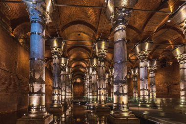 Sarnıç 428 ve 443 yılları arasında inşa edildi. Theodosius tarafından inşa edilmiş. Bozdogan nehri tarafından şehre taşınan su burada depolandı. İstanbul, Türkiye - 30 Eylül 2020.