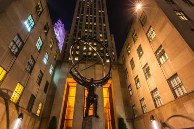 Manhattan 'daki Rockefeller Center' ın önünde Lee Lawrie 'nin atlas heykeli. New York, ABD - 09 Ekim 2018.
